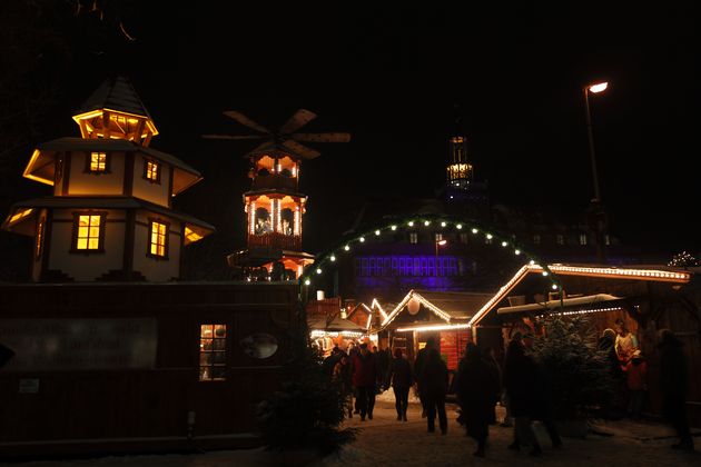 Festlich beleuchtet: Der Weihnachtsmarkt Engelkemarkt in Emden