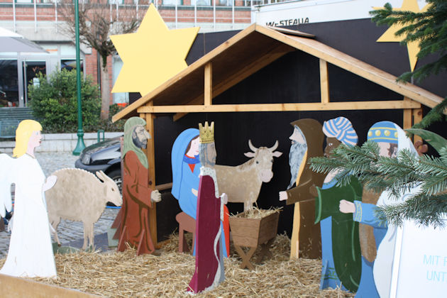 Impressionen vom Weihnachtsmarkt in Norderstedt. Im Bild die Krippe der Falkenberg Kirche.