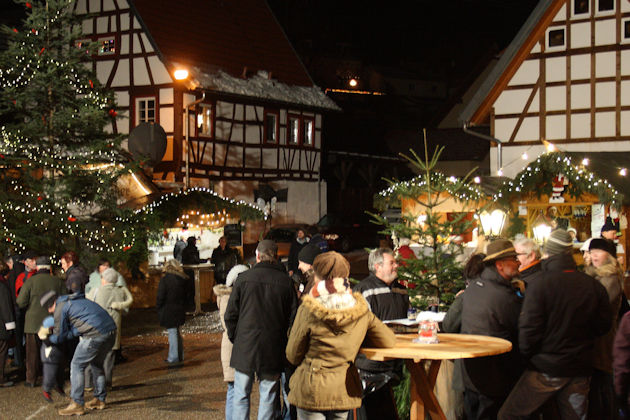 Wohl der romantischste Weihnachtsmarkt der Südpfalz: Dornröschen-Weihnachtsmarkt in Dörrenbach.