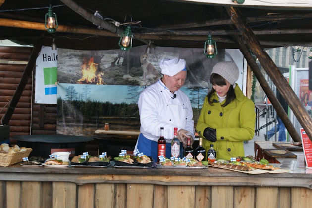 Finnische Köstlichkeiten zum Finnischen Fest im Arctic Village auf dem Halleschen Weihnachtsmarkt