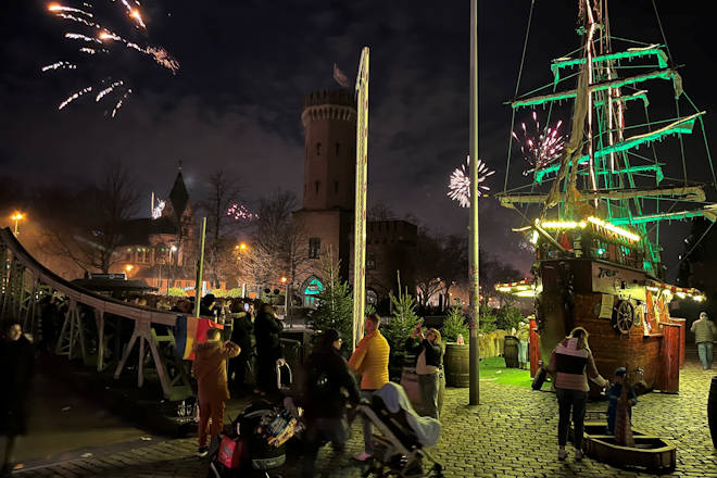 Impressionen vom Hafen-Neujahrsmarkt am Schokoladenmuseum in Köln