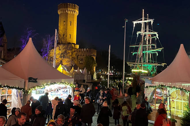 Impressionen vom Hafen-Weihnachtsmarkt am Schokoladenmuseum in Köln