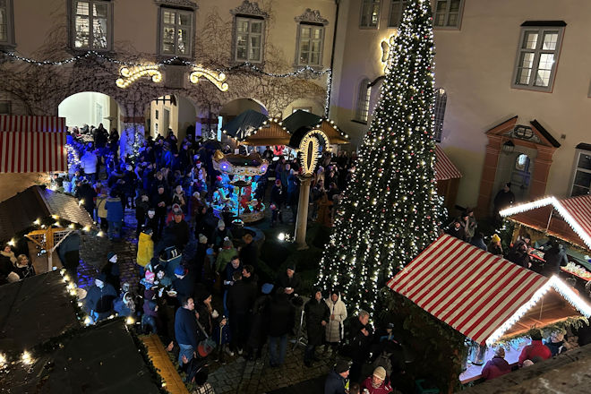 Impressionen vom Kipferlmarkt im Hof von Schloss Hofhegnenberg in Steindorf (Schwaben)