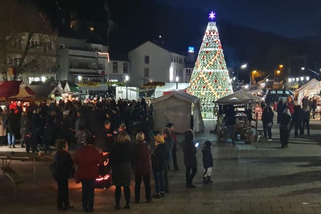 Impressionen vom Mittelalterlichen Adventmarkt rund um den Keramischen Weihnachtsbaum in Mettlach
