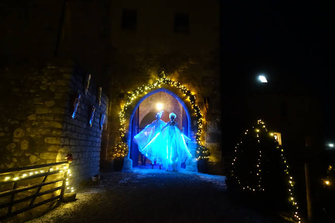 Eindrücke vom Romantischern Weihnachtsmarkt auf Burg Katzenstein in Dischingen