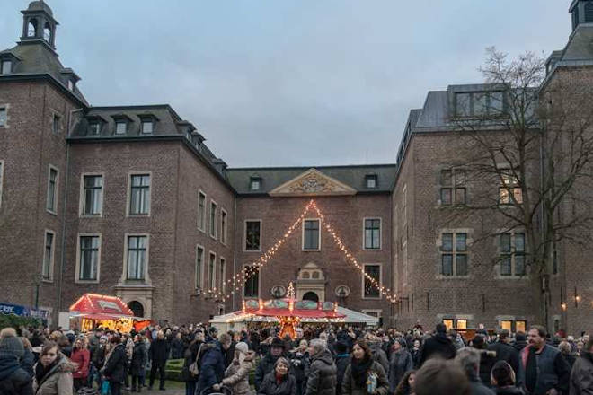 Impressionen vom Weihnachtsmarkt am Schloss Neersen in Willich