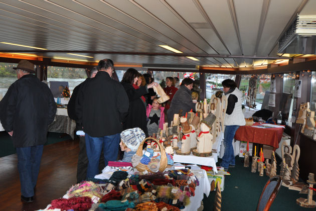 Der Weihnachtsmarkt auf dem Fluß in Kelheim findet wieder auf der MS Renate statt.