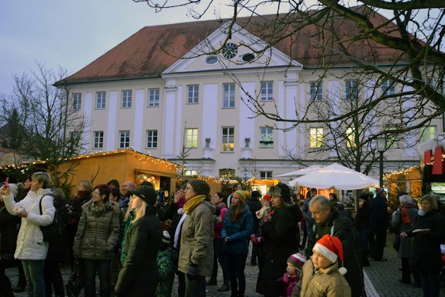 Die Günzburger Altstadtweihnacht findet wieder im Dossenbergerhof statt.