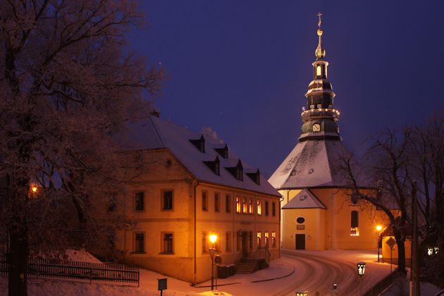Kurort Seiffen mit seiner weltberühmten Rundkirche im Winter