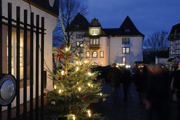 Impressionen vom Kunsthandwerker-Weihnachtsmarkt im Schloss der Porzellanmanufaktur Fürstenberg