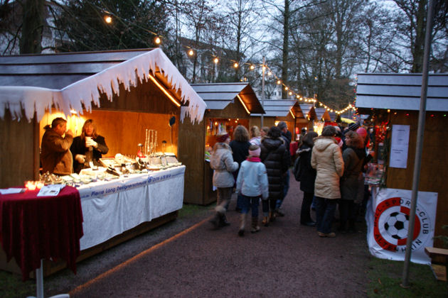 Blick auf den Weihnachtsmarkt in Bad Soden am Taunus