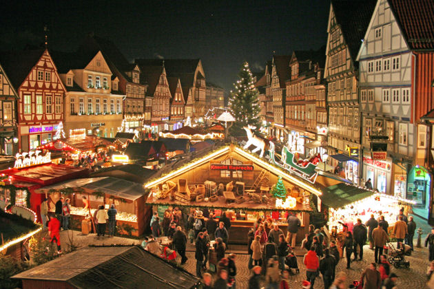 Blick über den Weihnachtsmarkt in Celle