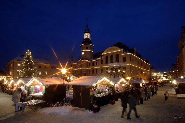 Blick über den Weihnachtsmarkt in Crimmitschau