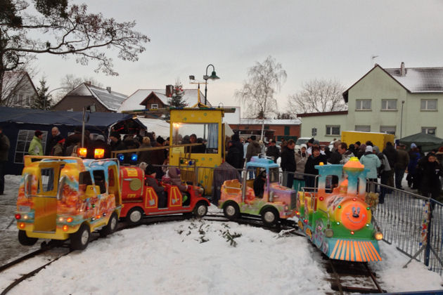 Kindereisenbahn auf dem Weihnachtsmarkt in Grasleben