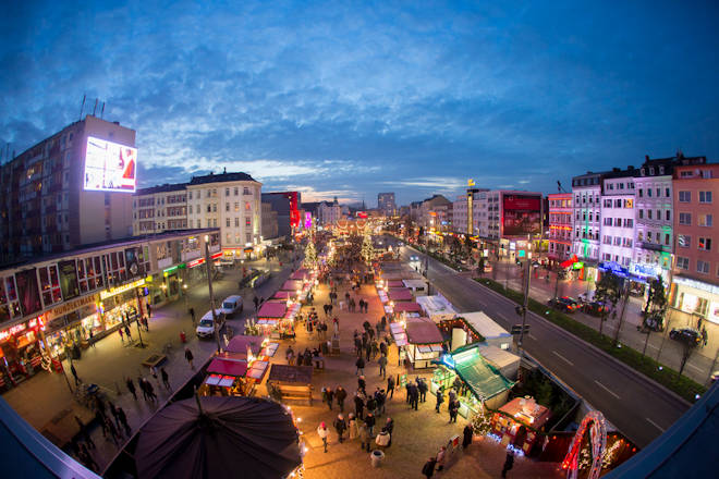 Impressionen vom Weihnachtsmarkt Santa Pauli in Hamburg Sankt Pauli